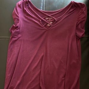 american eagle burgundy top